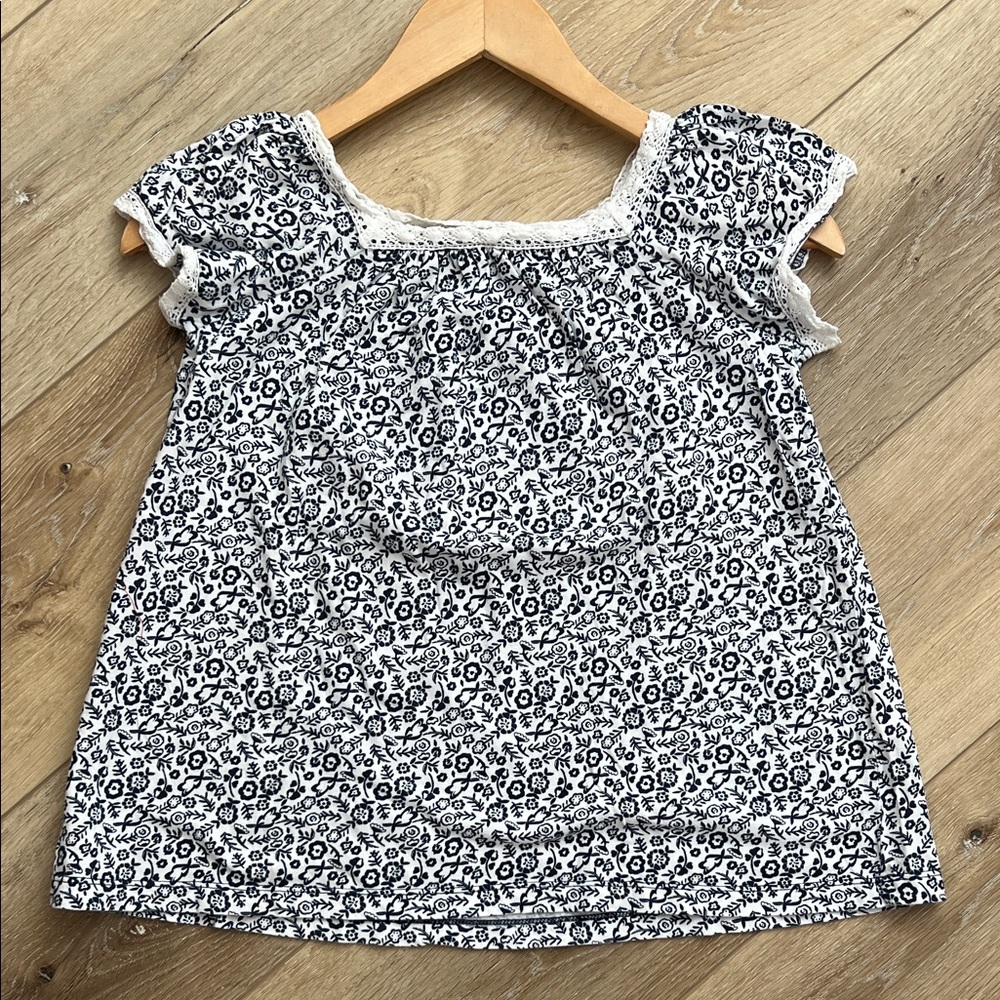 💚BUY 3 for $15💚 💚 Crazy 8 Dark Navy and White Floral Blouse